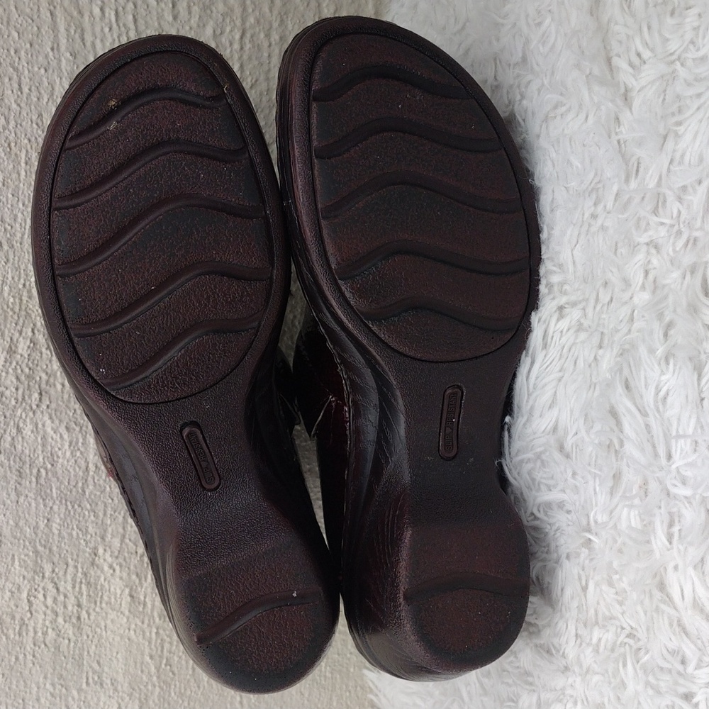 Nurse Mates Pillow Top Halle Burgundy Snakeskin Leather Round Toe Clog Shoes - Picture 7 of 16